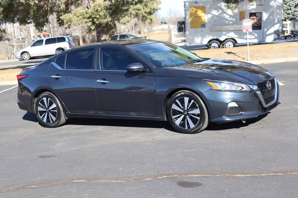 Used 2022 Nissan Altima 2.5 SV image 2