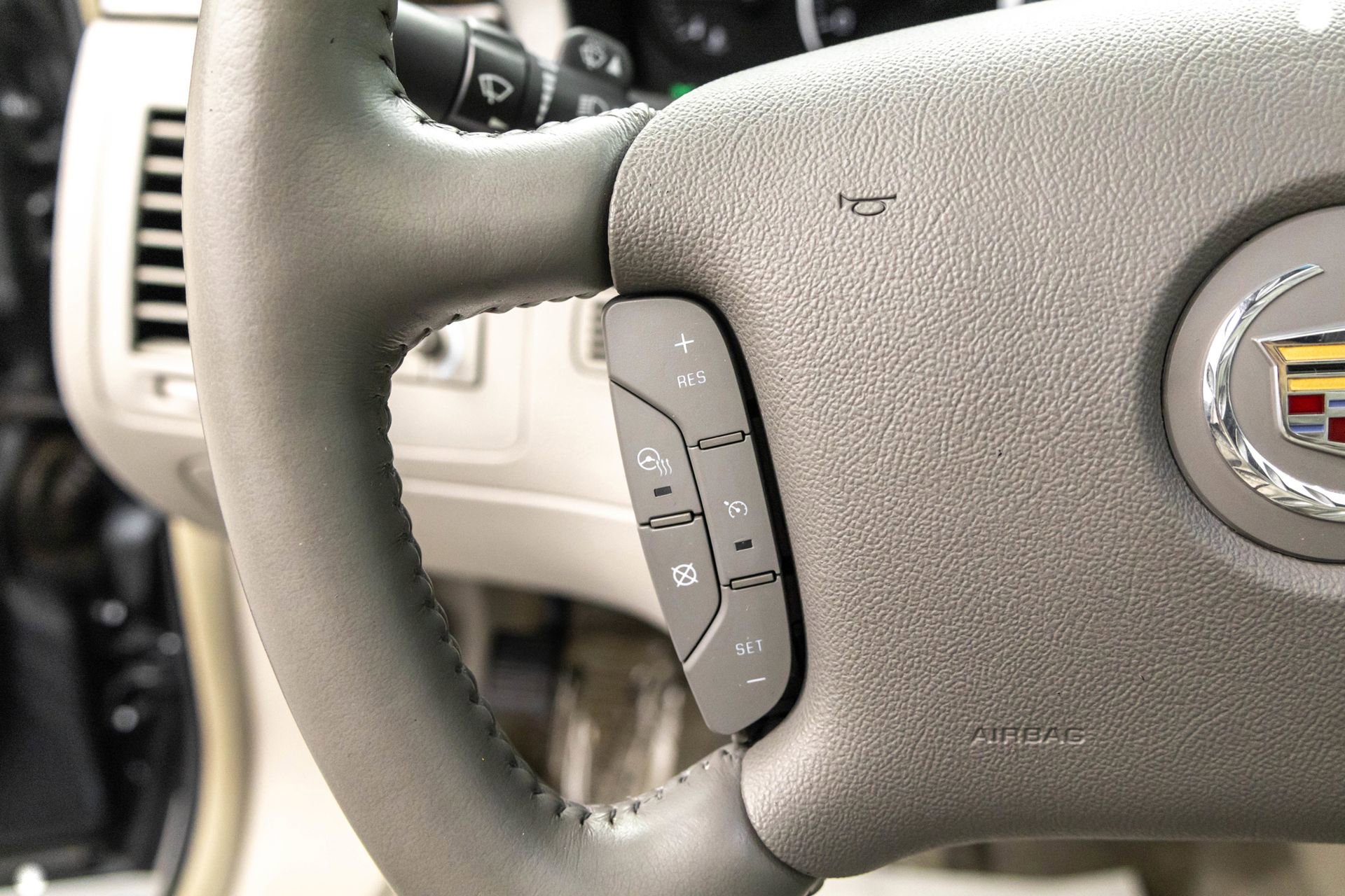 Used 2011 Cadillac DTS Luxury image 19