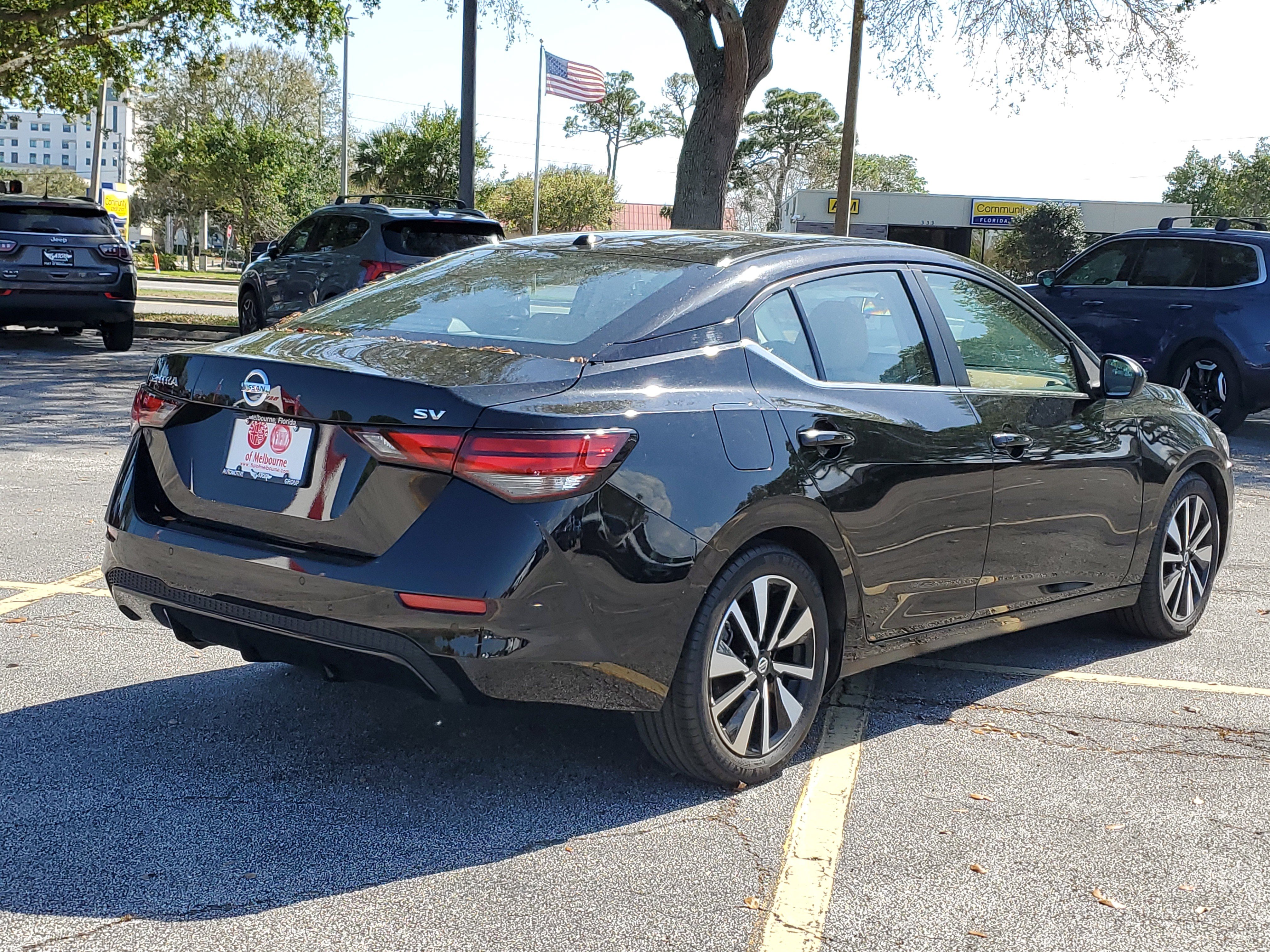 Used 2023 Nissan Sentra SV w/ SV Premium Package FWD image 4