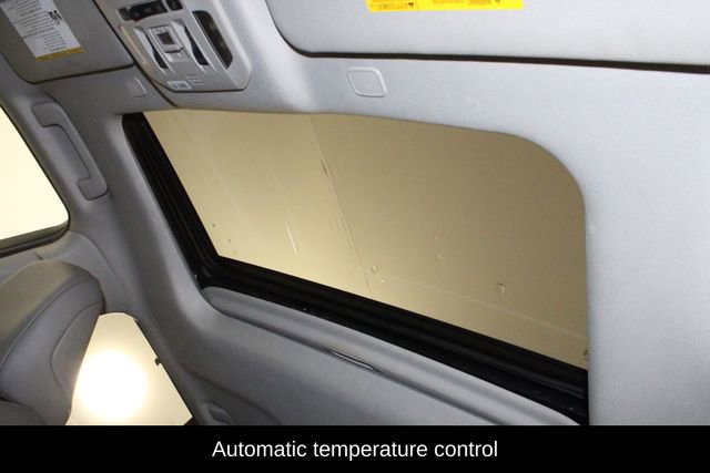 Used 2023 Toyota Highlander XLE image 10