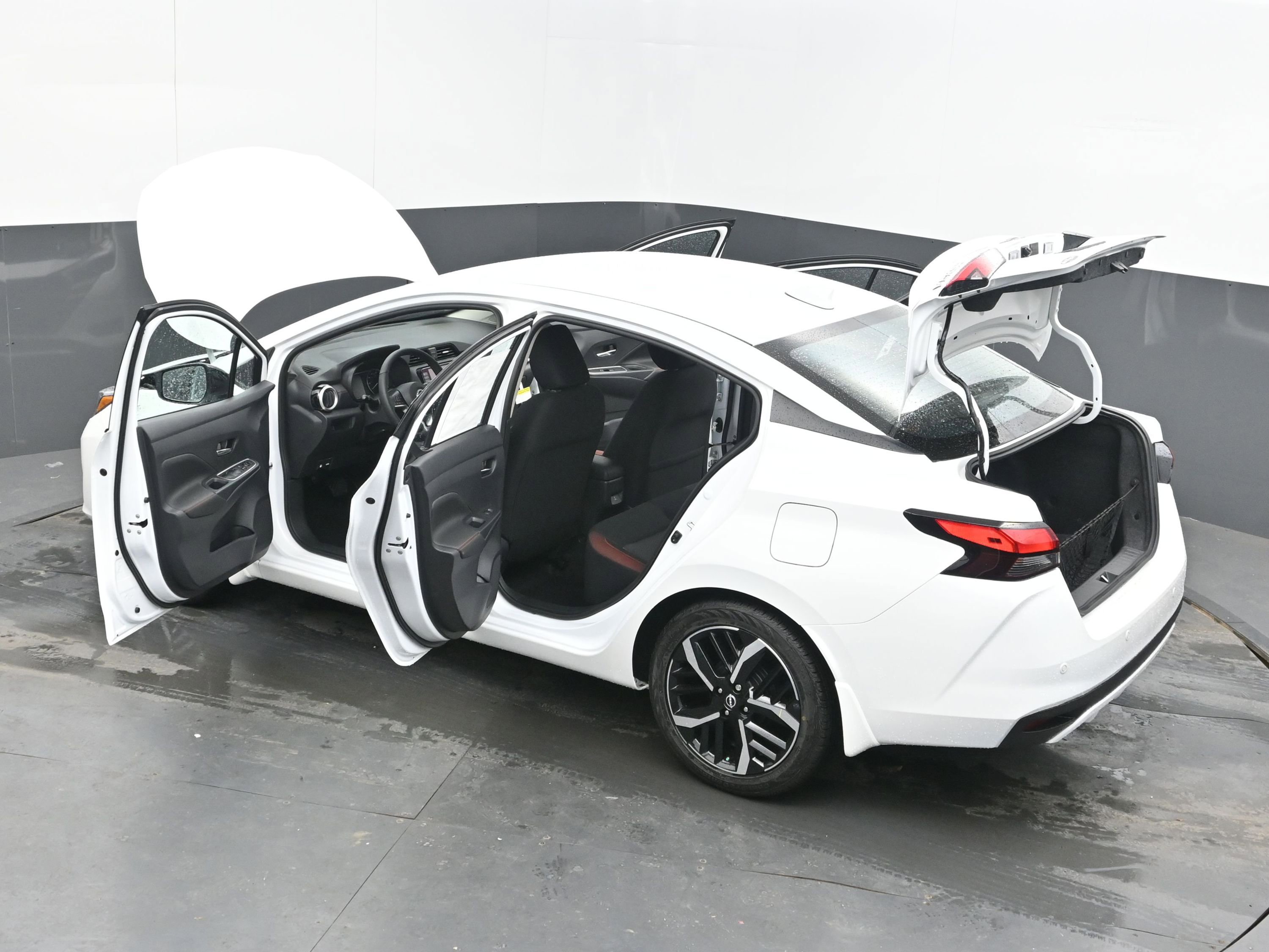 New 2025 Nissan Versa SR image 38