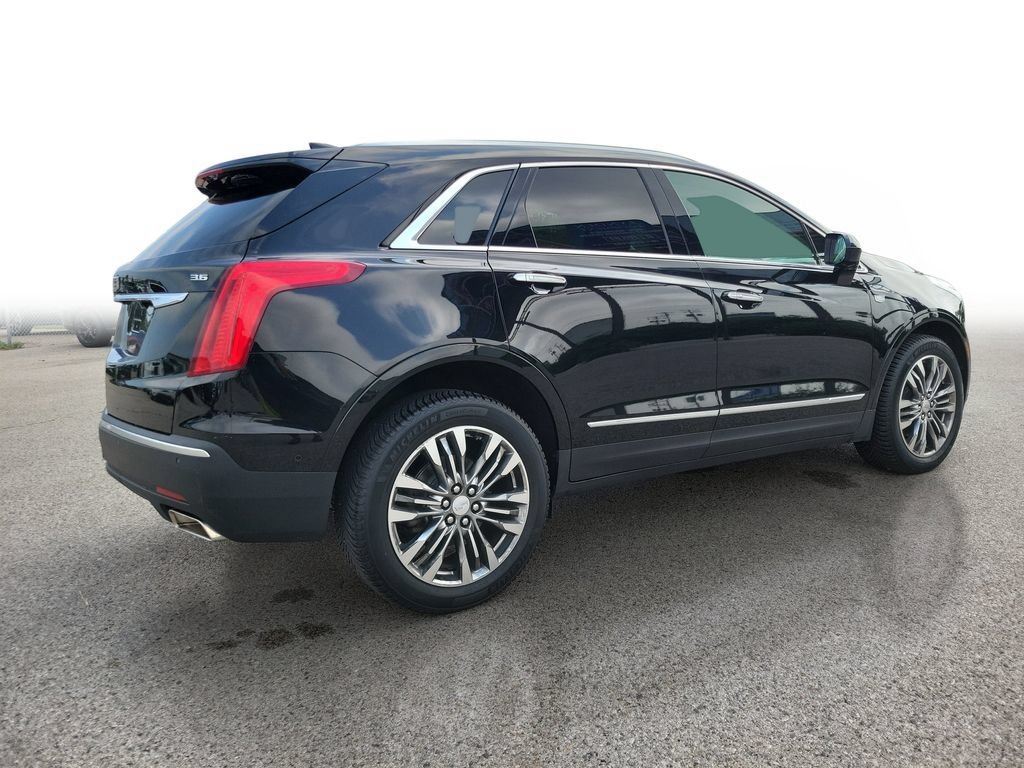 Used 2017 Cadillac XT5 Premium Luxury w/ Driver Assist Package AWD/4WD image 4