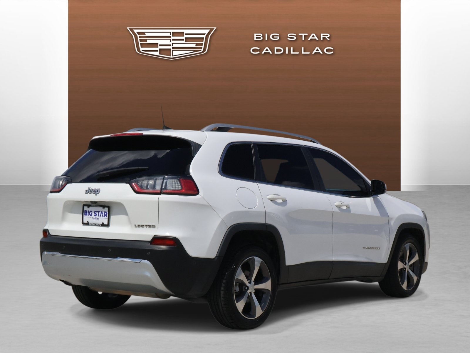 Used 2019 Jeep Cherokee Limited w/ Technology Group FWD image 5