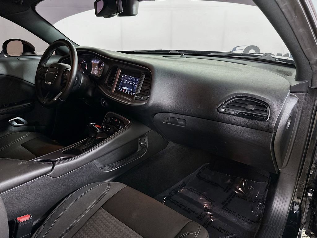 Used 2019 Dodge Challenger SXT image 33