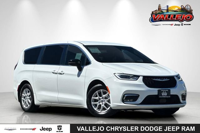 Used 2025 Chrysler Pacifica Select
