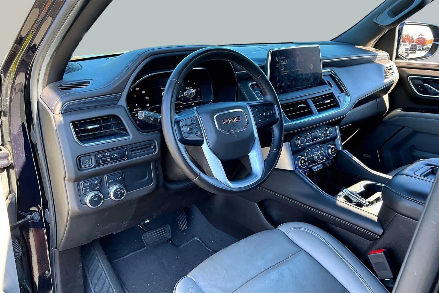 Used 2023 GMC Yukon SLT w/ SLT Luxury Package AWD/4WD image 17