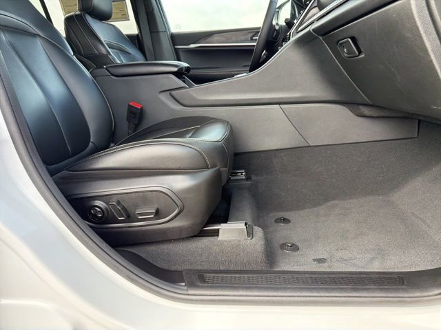 Used 2025 Jeep Grand Cherokee Limited AWD/4WD image 18