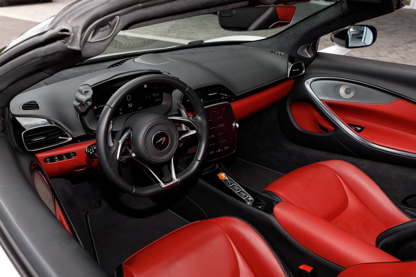 Used 2025 McLaren Artura Spider RWD image 56