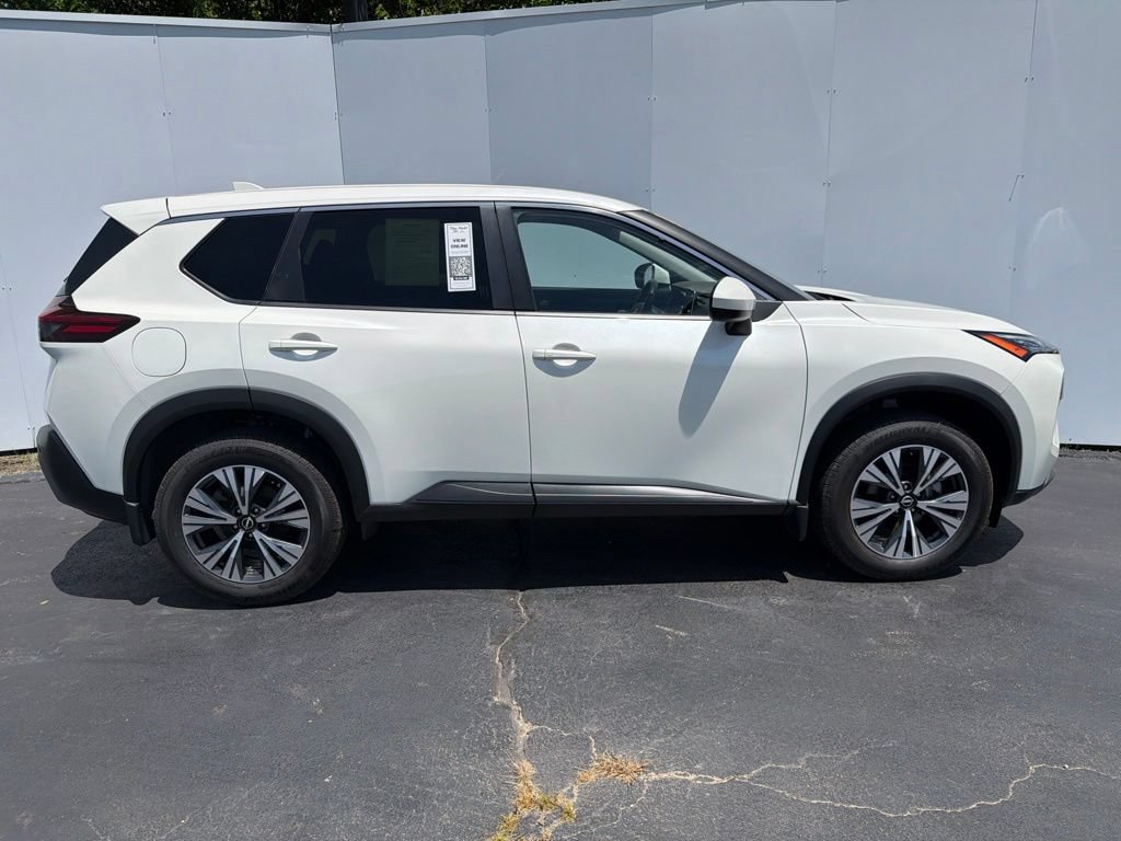 Used 2023 Nissan Rogue SV FWD image 2