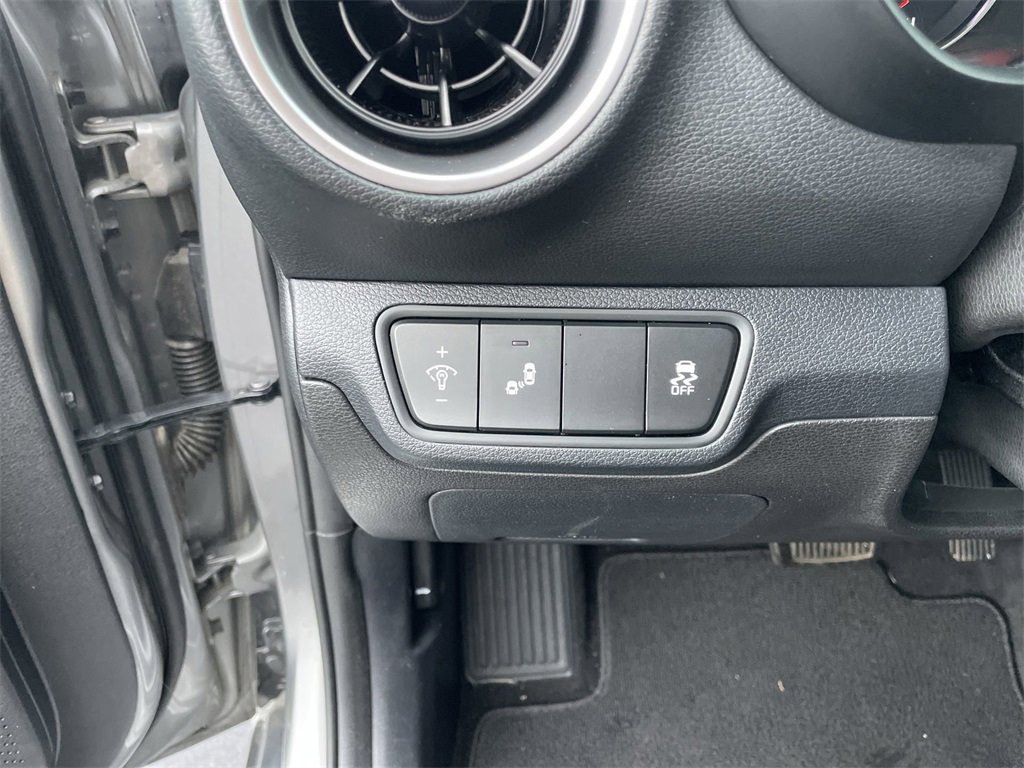 Certified 2022 Kia Forte LXS w/ LXS Technology Package image 17