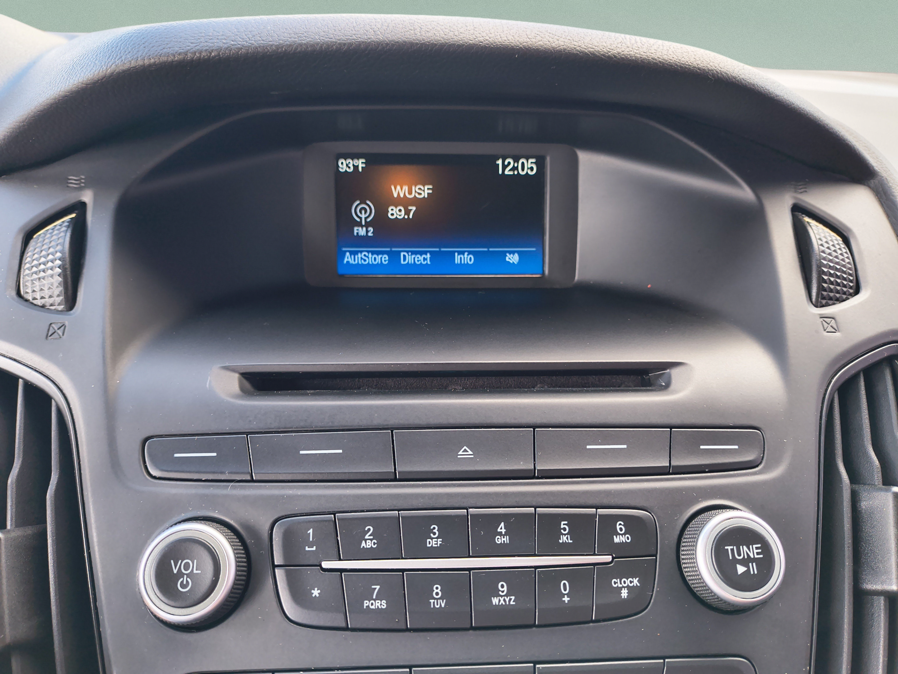 Used 2017 Ford Focus SE w/ Cold Weather Package FWD image 24
