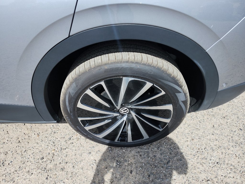 Used 2025 Volkswagen ID.4 Pro image 11