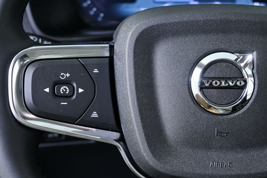 New 2026 Volvo XC40 B5 Core AWD/4WD image 9