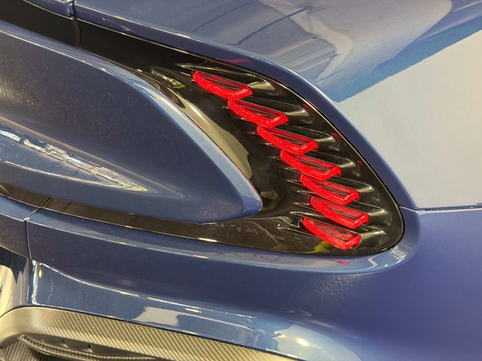 Used 2025 Aston Martin Vanquish image 6