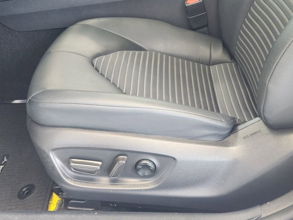 Used 2021 Toyota Camry SE w/ Convenience Package image 23