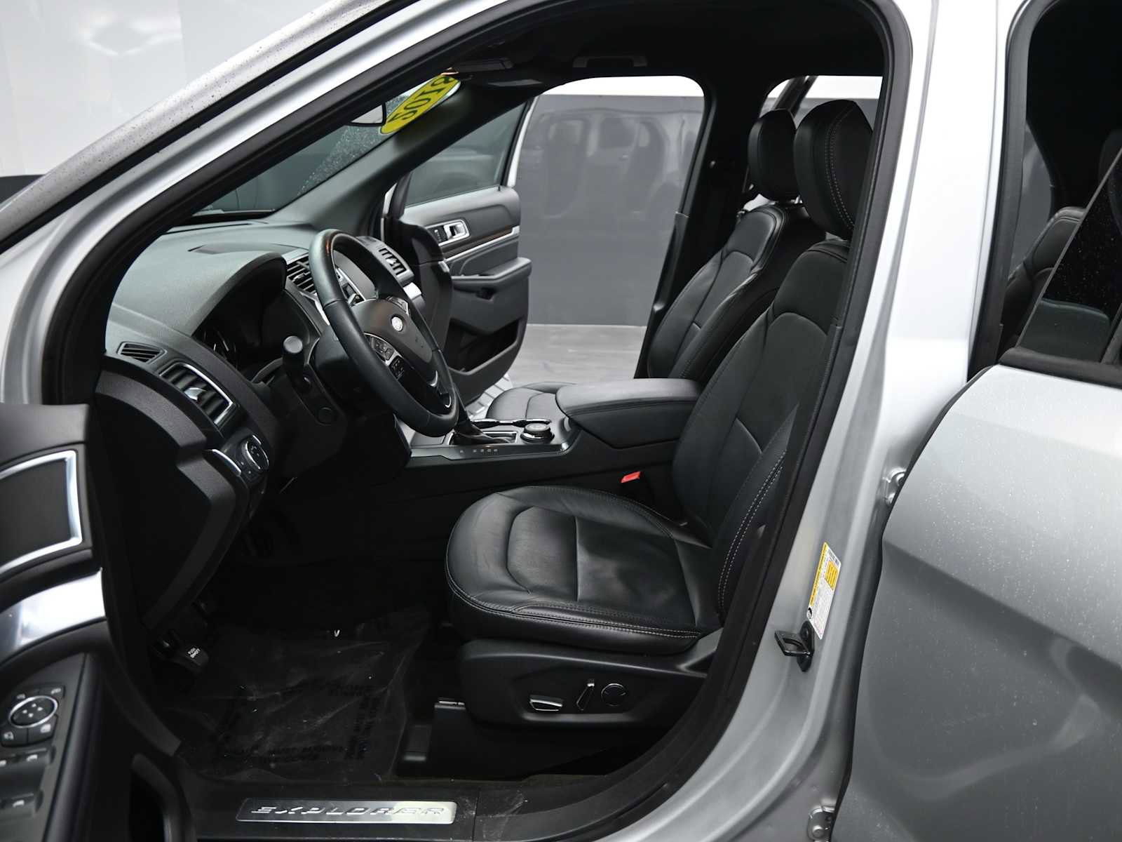 Used 2018 Ford Explorer Limited image 15