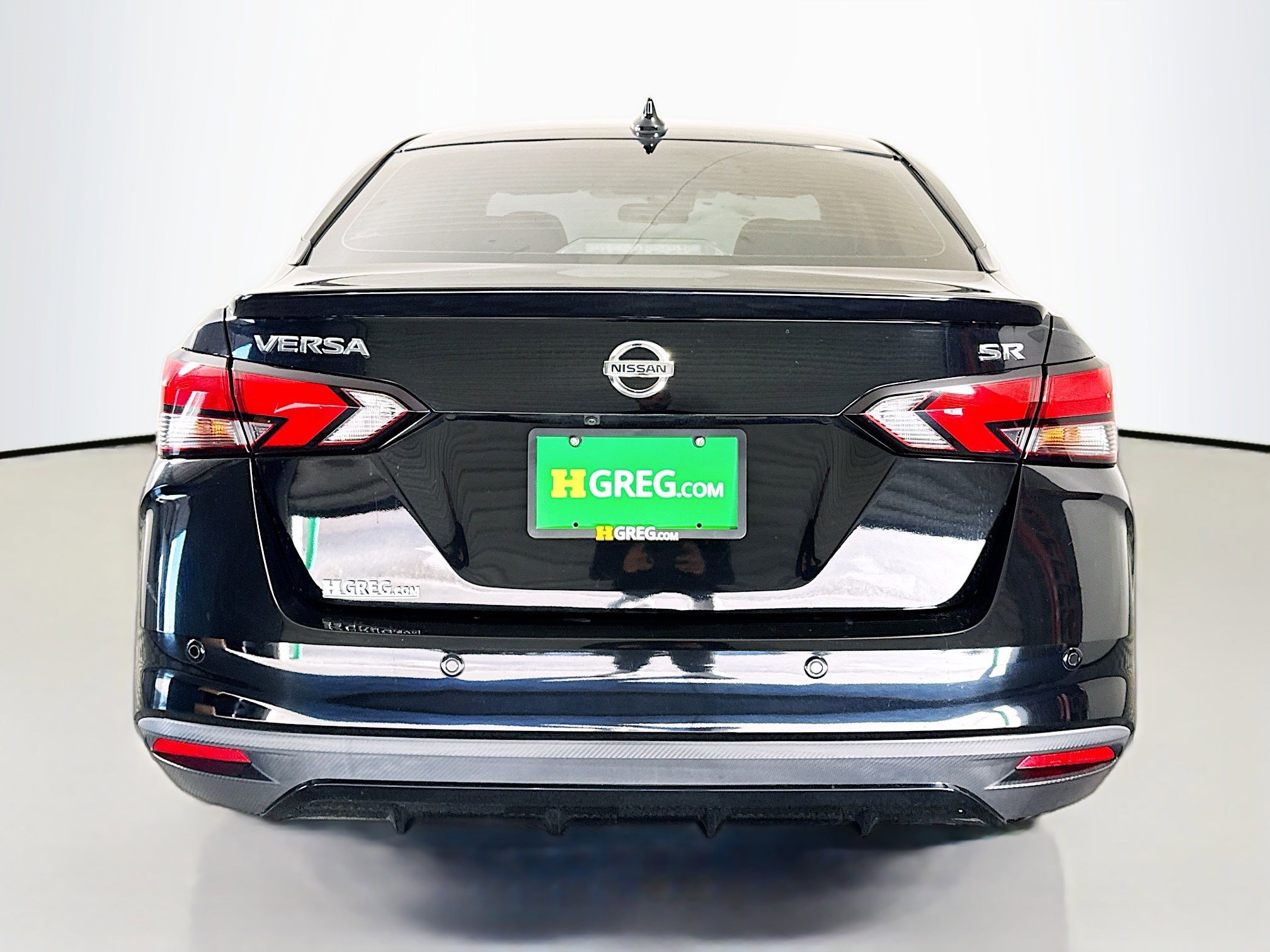 Used 2020 Nissan Versa SR image 8