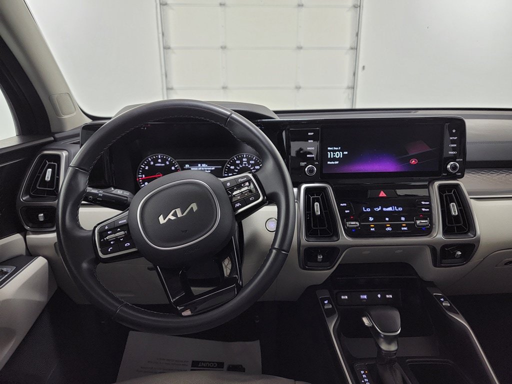 Used 2023 Kia Sorento S w/ Panoramic Sunroof Package FWD image 12
