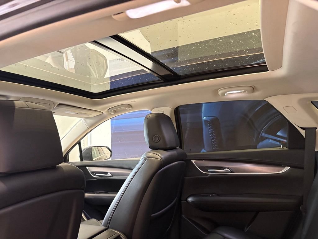 Used 2018 Cadillac XT5 Luxury w/ Driver Awareness Package AWD/4WD image 17