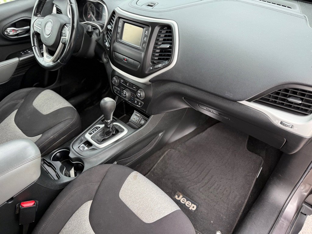 Used 2014 Jeep Cherokee Latitude w/ Comfort/Convenience Group FWD image 14