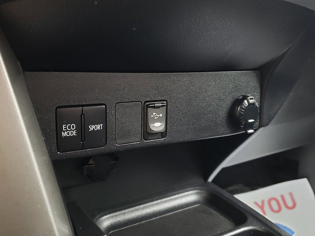 Used 2018 Toyota RAV4 LE image 21