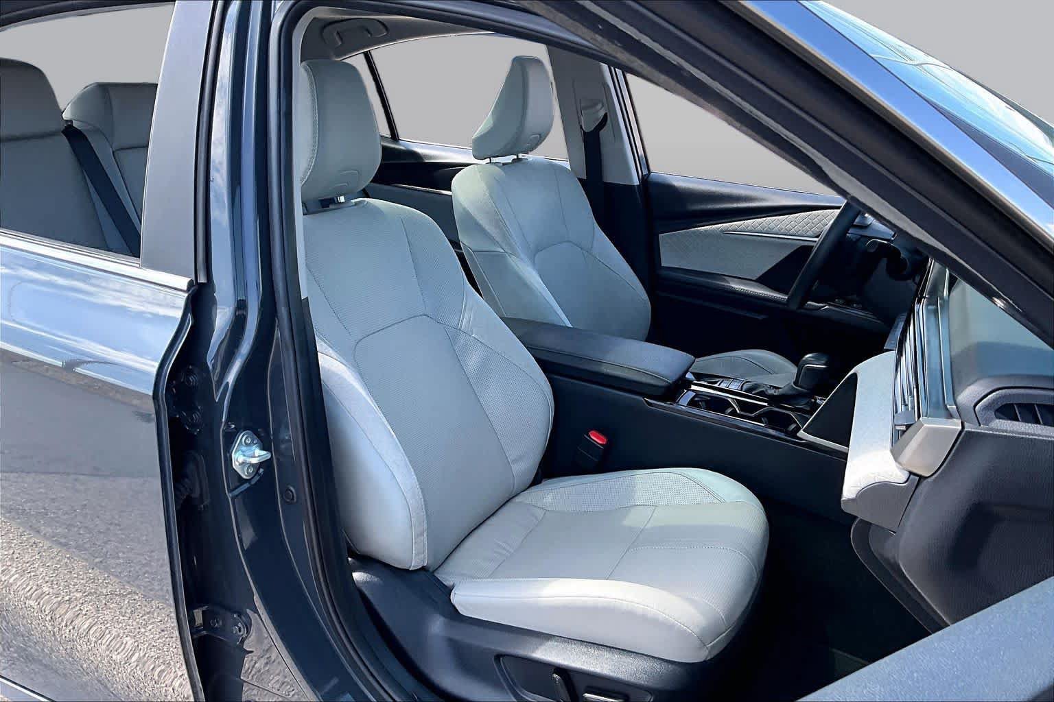 Used 2025 Toyota Camry XLE w/ Premium Plus Package FWD image 9