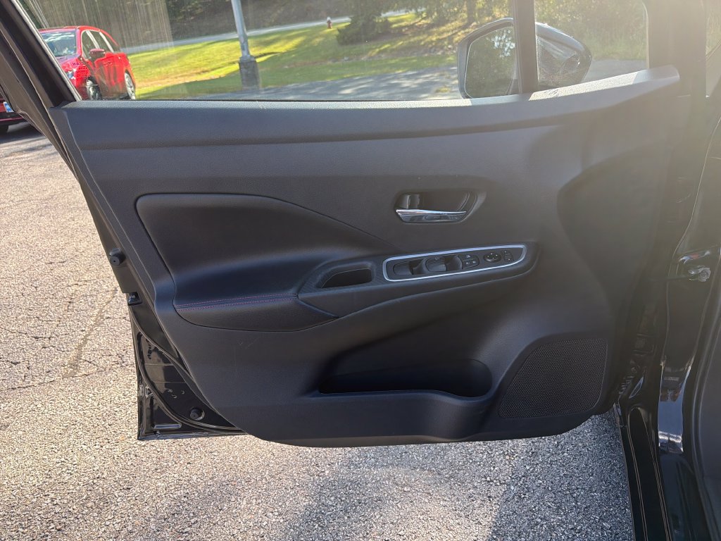 Used 2024 Nissan Versa SR FWD image 20