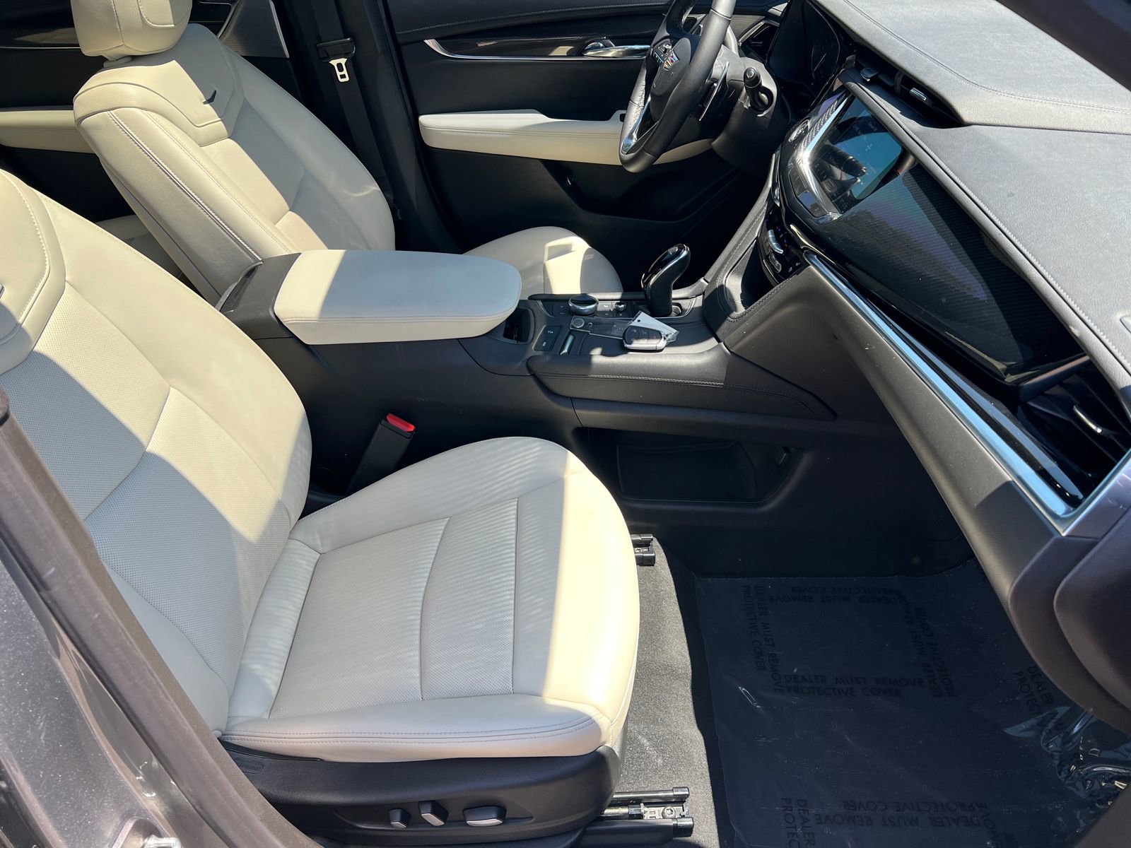 Used 2023 Cadillac XT6 Sport w/ Technology Package AWD/4WD image 15