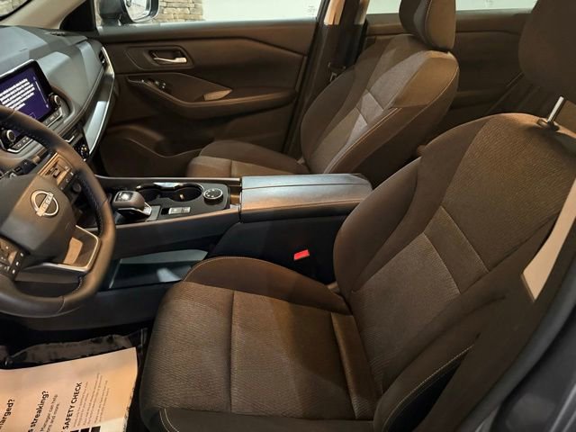 Certified 2025 Nissan Rogue SV image 22