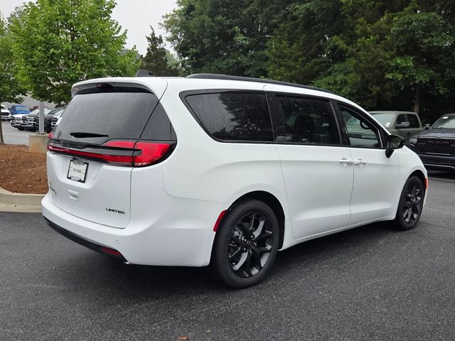 New 2027 Chrysler Pacifica Limited w/ S Appearance Package FWD image 9
