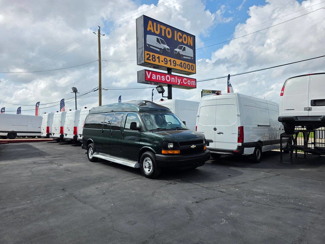 Used 2011 Chevrolet Express 3500 LS image 2