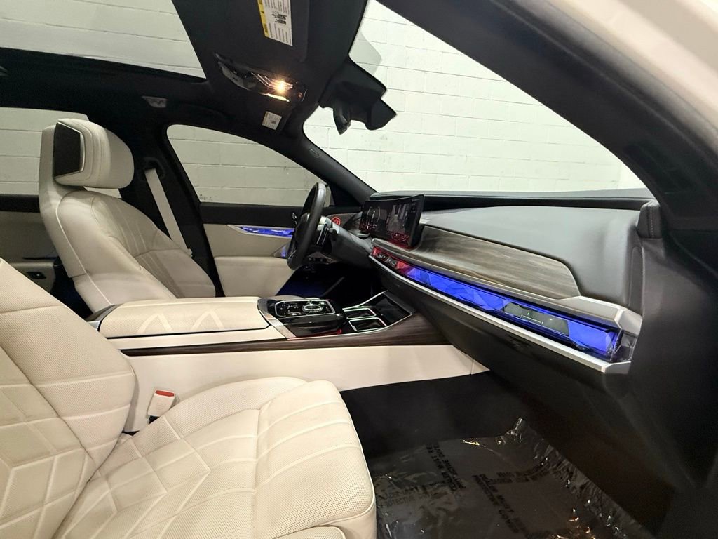 Used 2024 BMW 760i xDrive w/ Premium Package image 47