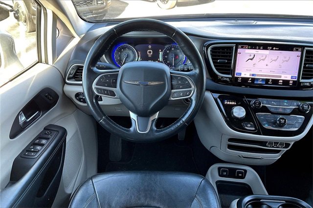Used 2021 Chrysler Pacifica Touring-L image 5