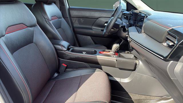 Used 2025 Nissan Kicks SR w/ SR Premium Package image 14