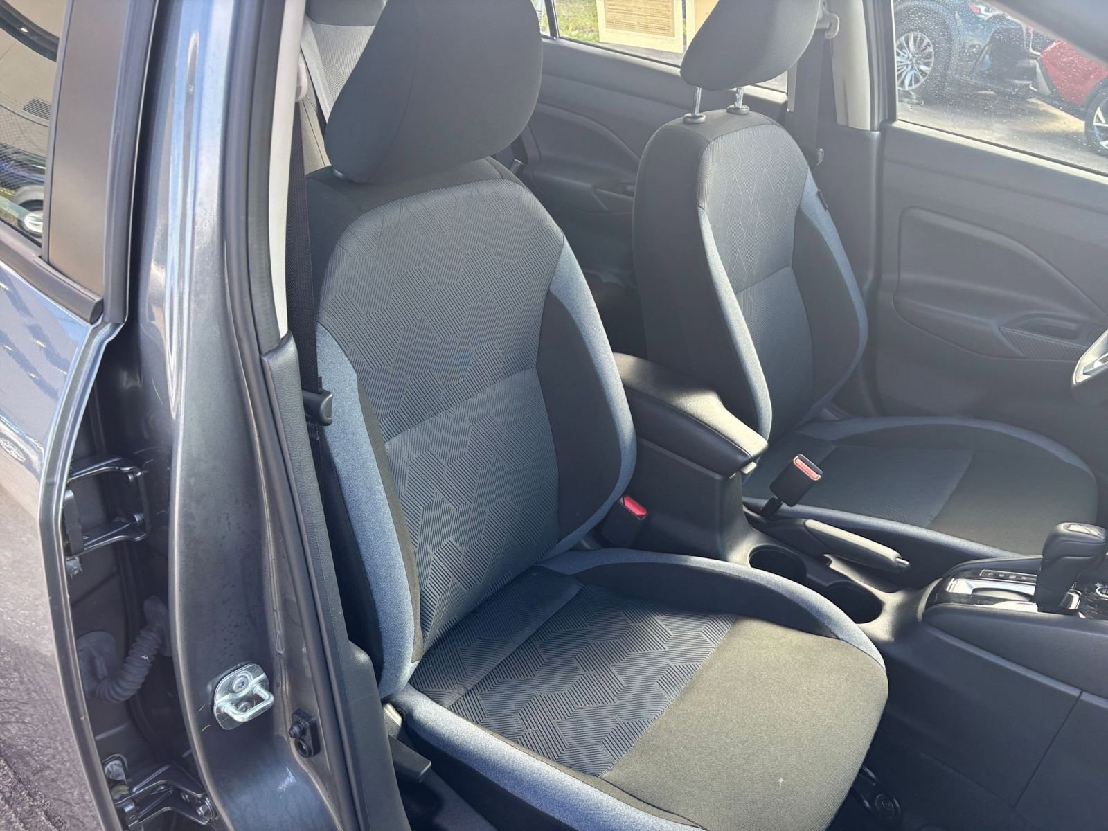 Used 2025 Nissan Versa SV image 34