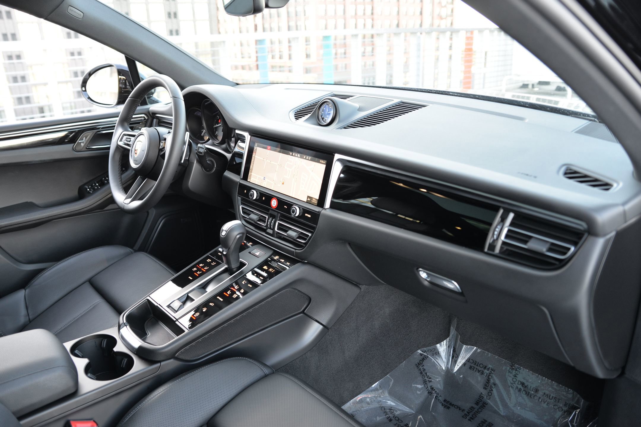 Certified 2025 Porsche Macan image 23