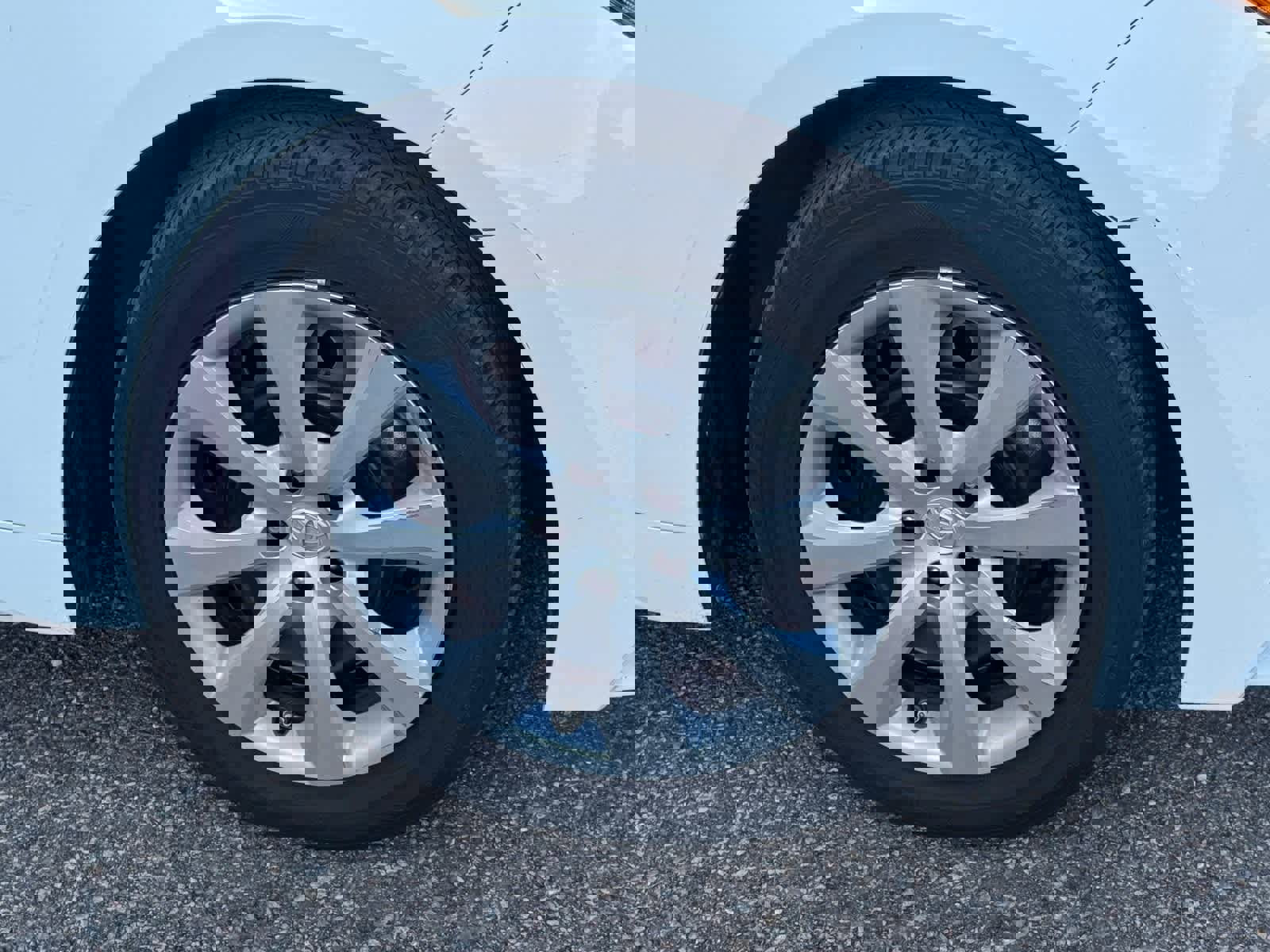 Used 2021 Toyota Corolla LE image 6