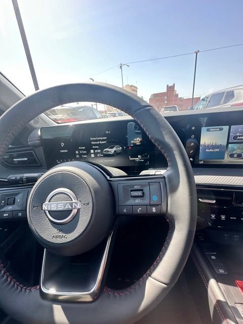 New 2025 Nissan Kicks SR image 18