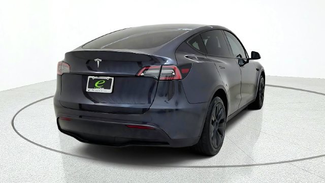 Used 2025 Tesla Model Y Long Range RWD image 8
