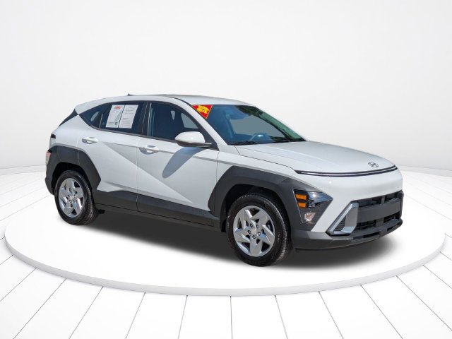 Used 2025 Hyundai Kona SE FWD image 2