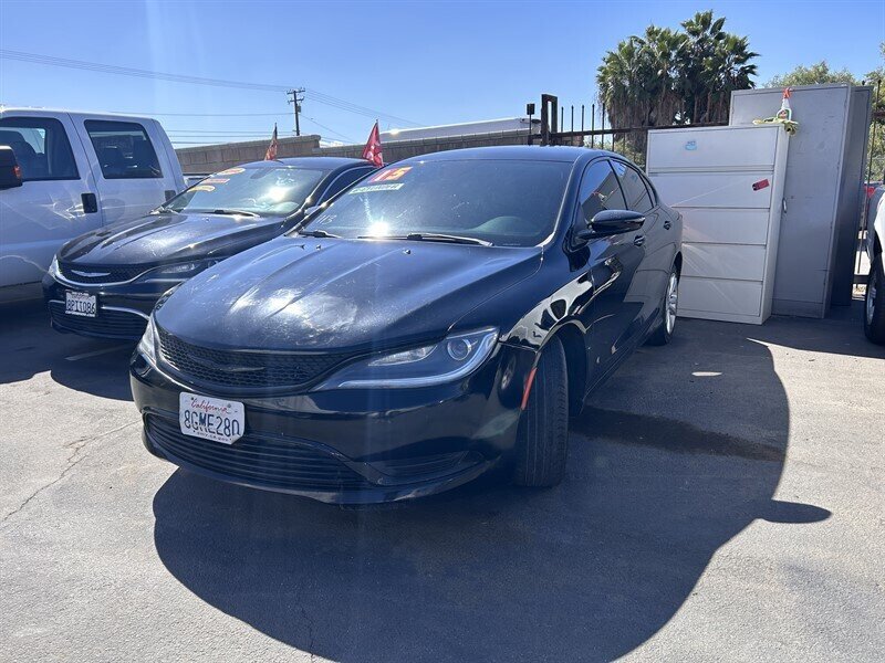 Used 2015 Chrysler 200 Limited w/ Convenience Group FWD image 4