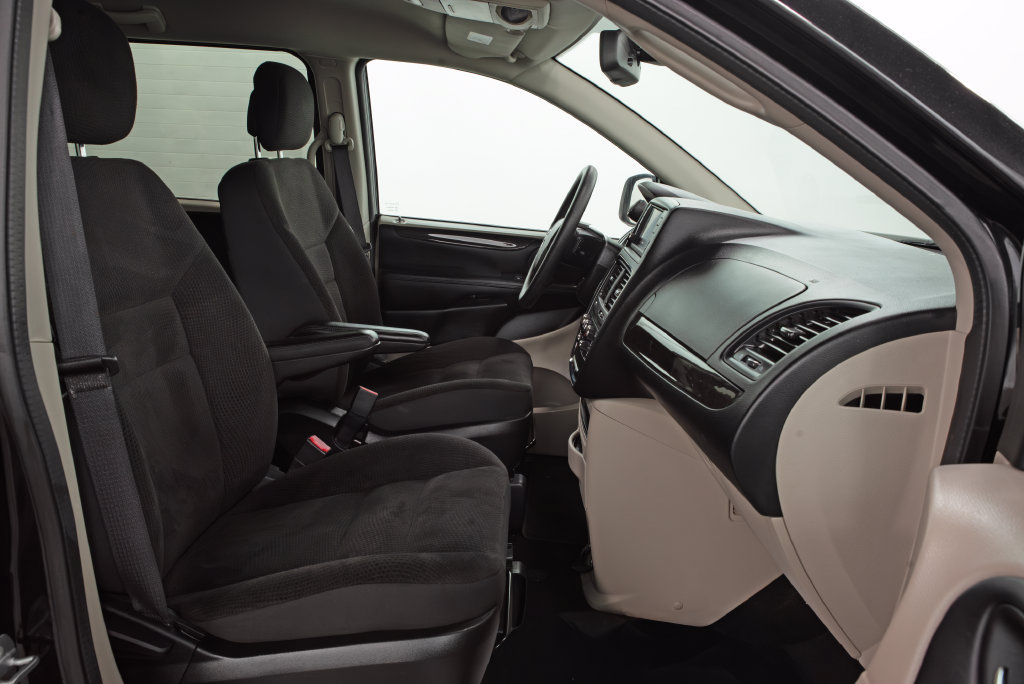 Used 2018 Dodge Grand Caravan SE w/ UConnect Hands-Free Group FWD image 17