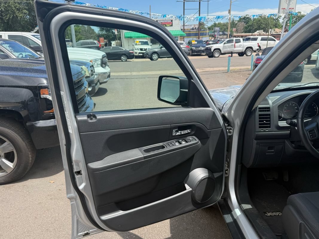 Used 2011 Jeep Liberty Sport w/ Popular Equipment Group AWD/4WD image 13