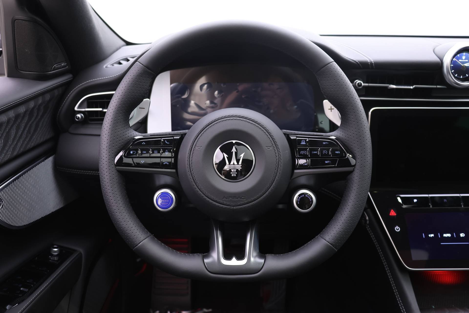 New 2025 Maserati Grecale GT image 13