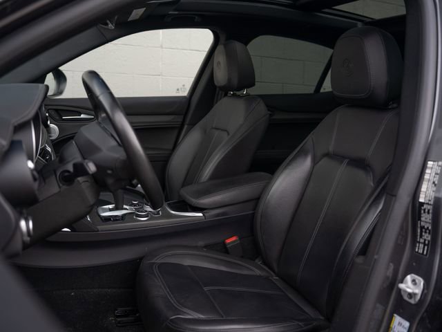 Used 2023 Alfa Romeo Stelvio Ti image 5