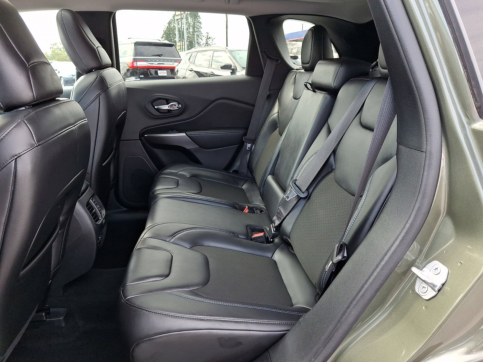 Used 2020 Jeep Cherokee Latitude Plus w/ Comfort/Convenience Group AWD/4WD image 10
