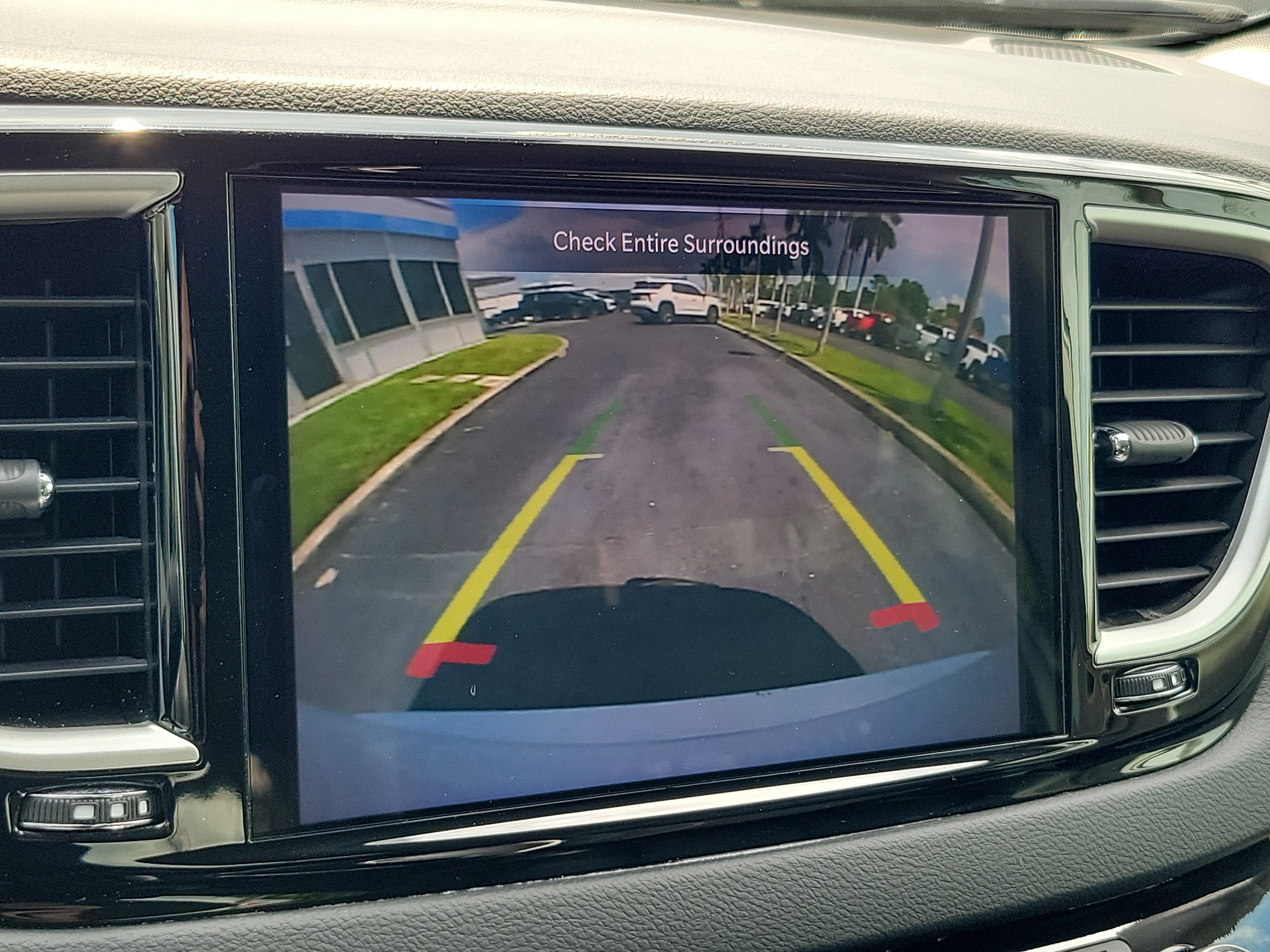 Used 2024 Chrysler Pacifica Touring-L FWD image 28