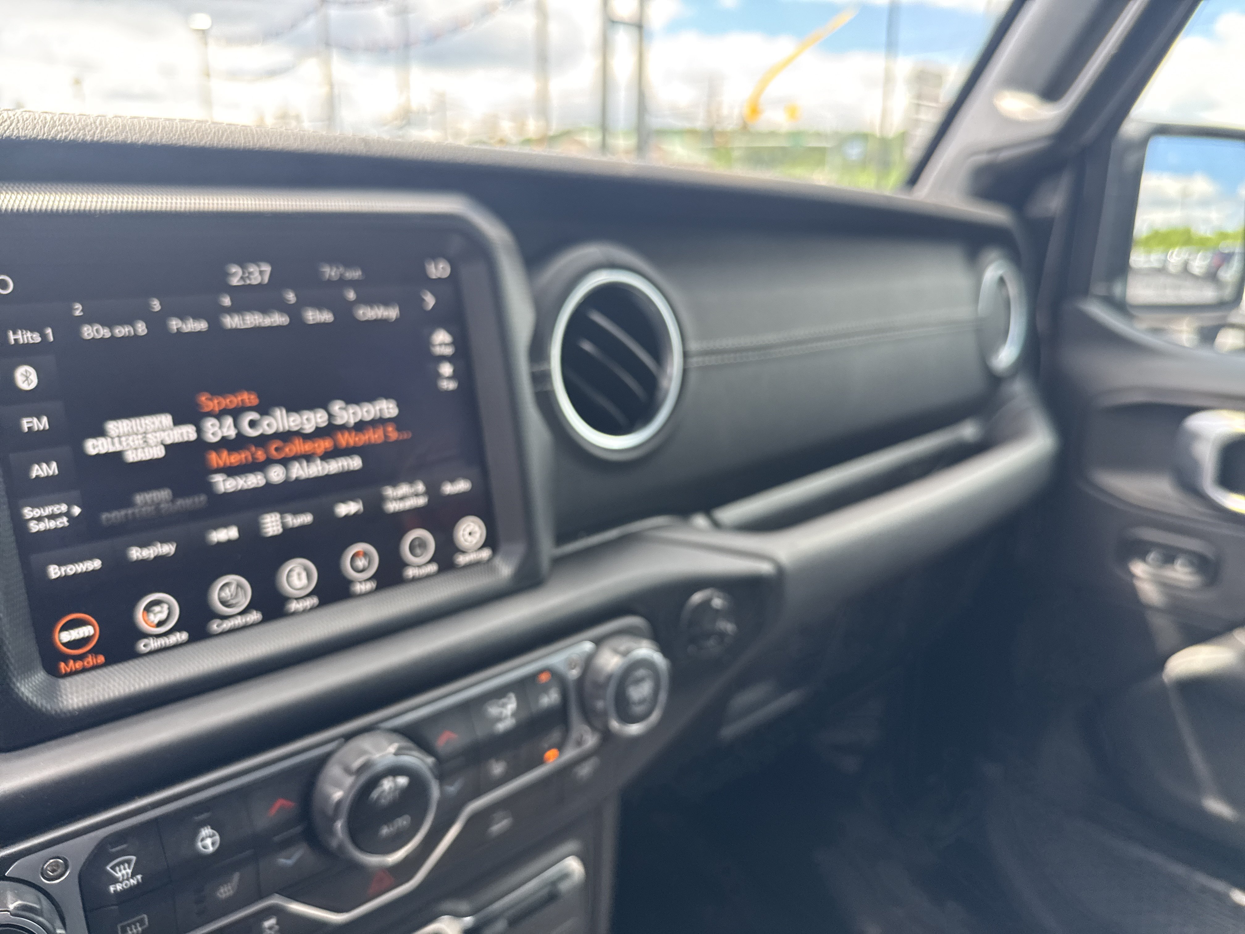 Used 2023 Jeep Wrangler Unlimited Sahara w/ Cold Weather Group AWD/4WD image 22
