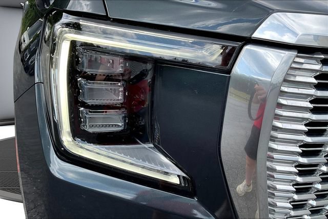 Used 2021 GMC Yukon Denali w/ Denali Premium Package AWD/4WD image 34