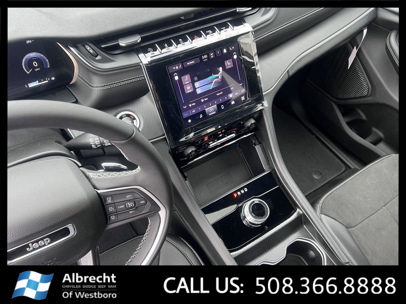 New 2025 Jeep Grand Cherokee Altitude image 23